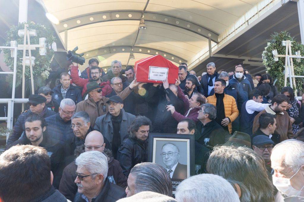 Duayen Sanayici ve Eğitim Öncüsü Selçuk Yaşar İzmir’de Son Yolculuğuna Uğurlandı