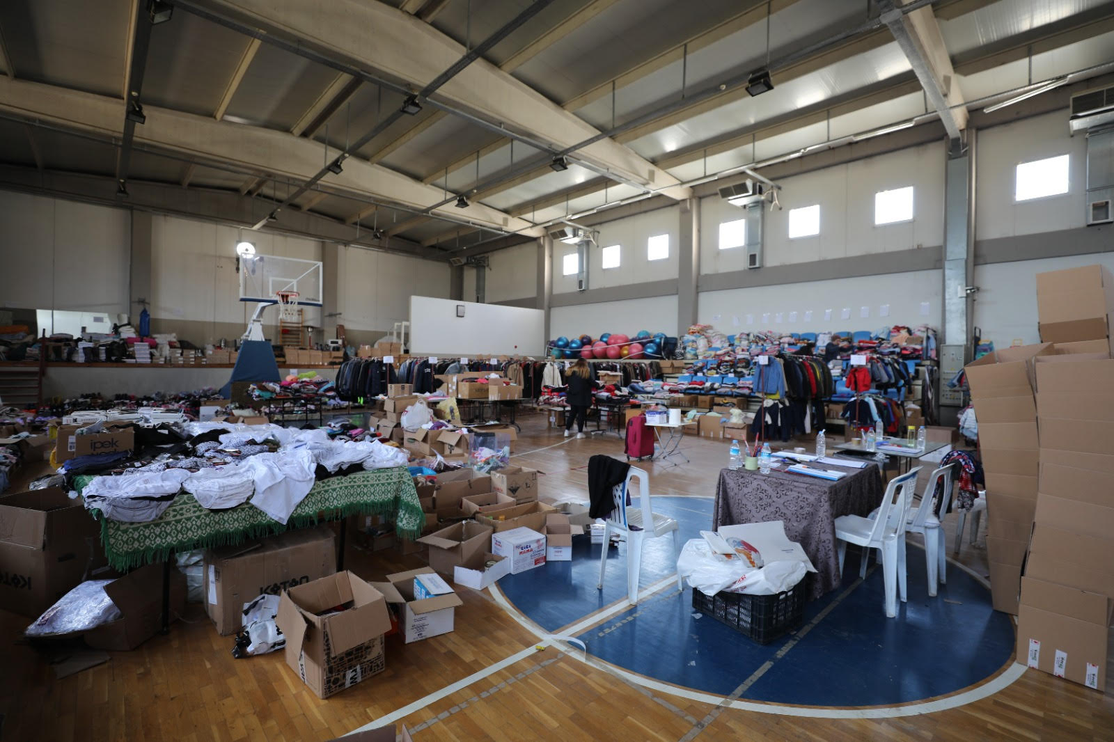 Menderes Belediyesi'nden Depremzedelere Destek