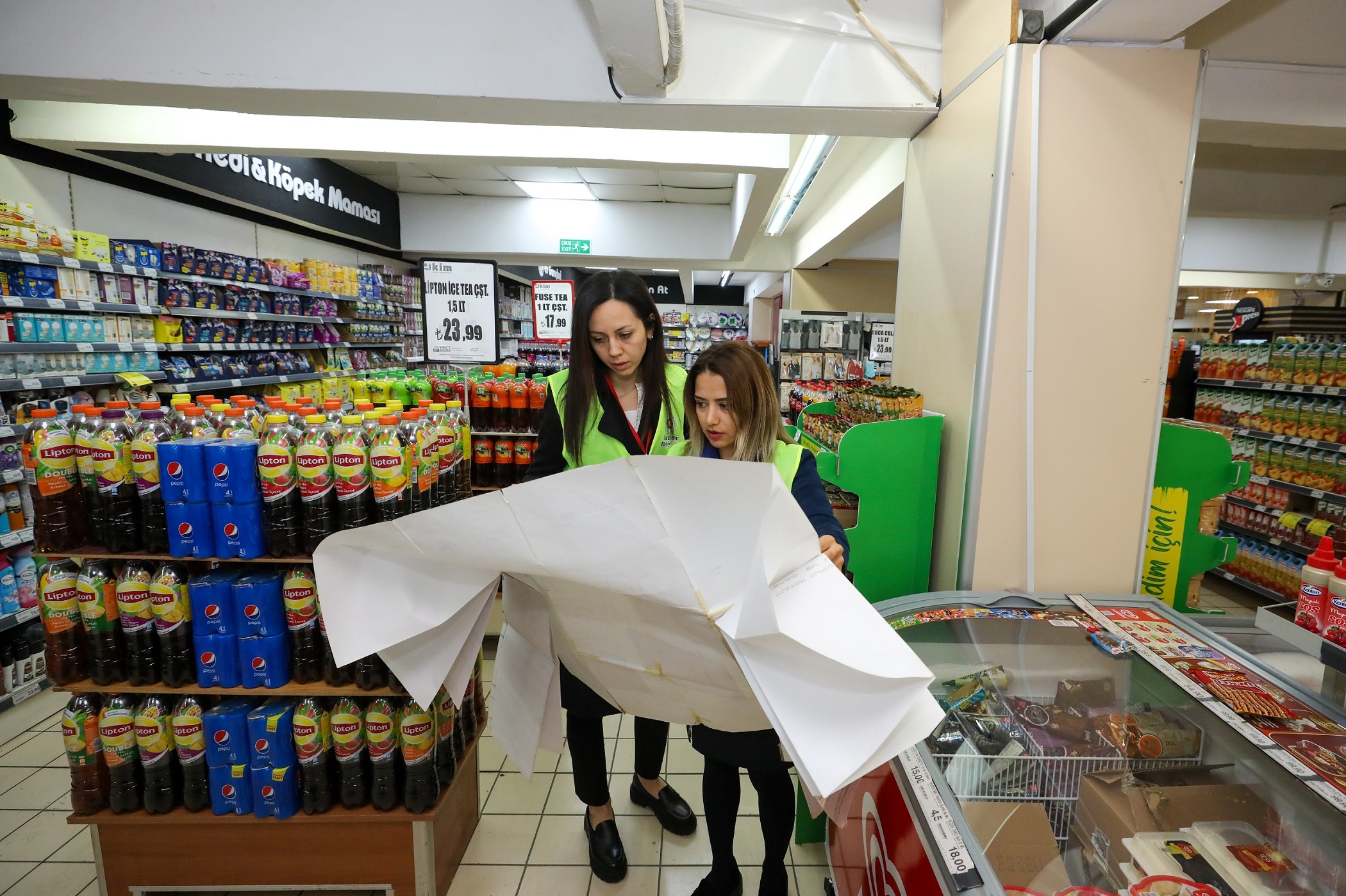 Gaziemir'den 70 Alışveriş Merkezine Kolon Denetimi