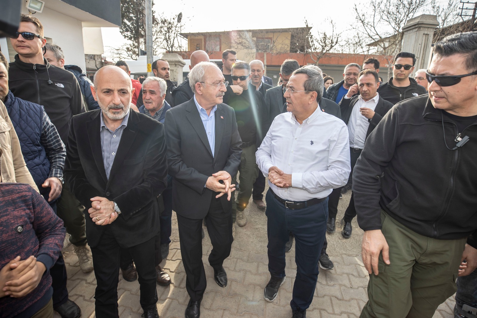 Kılıçdaroğlu Konak Belediyesi’nin Çadır Kentini Ziyaret Etti