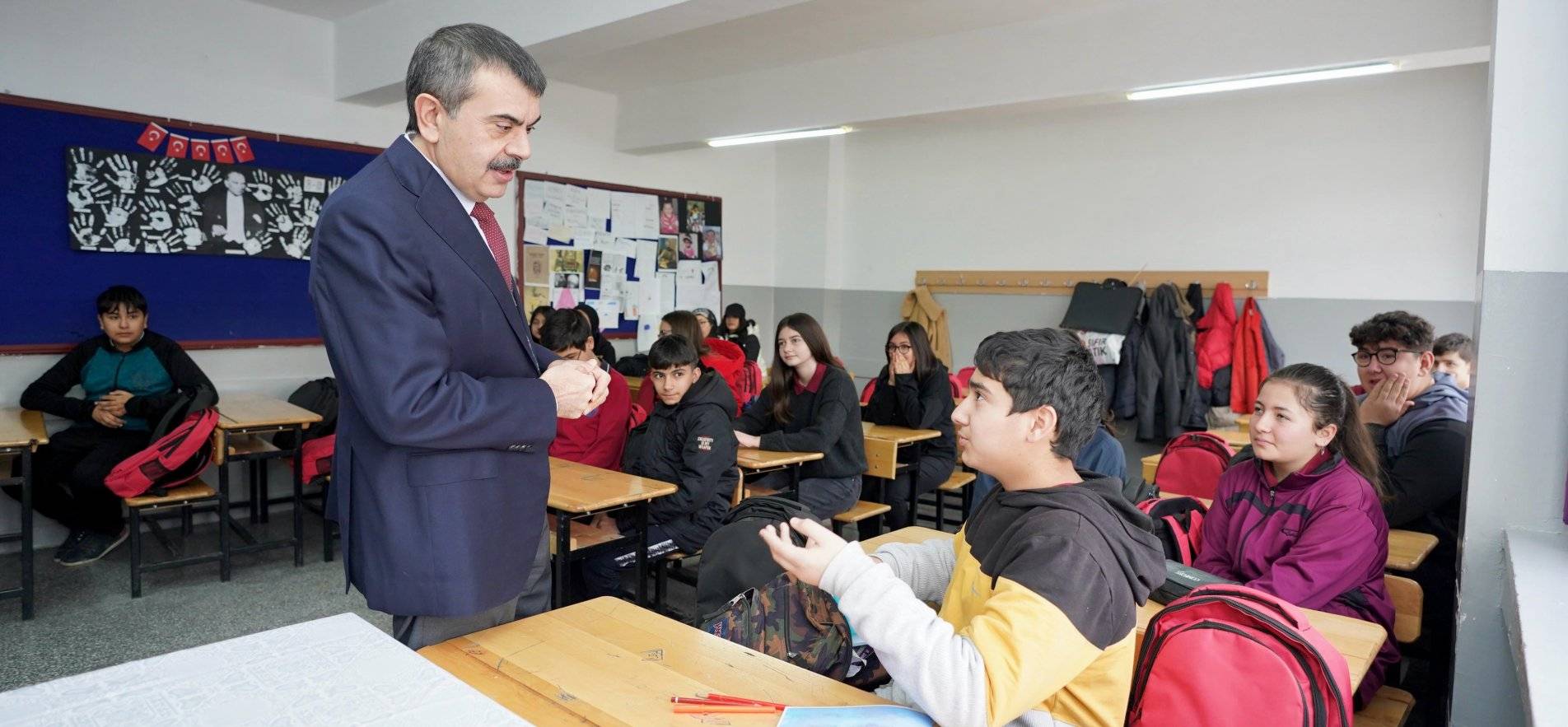 Bakan Tekin, Ankara’da Okul Ziyaretlerinde Bulundu
